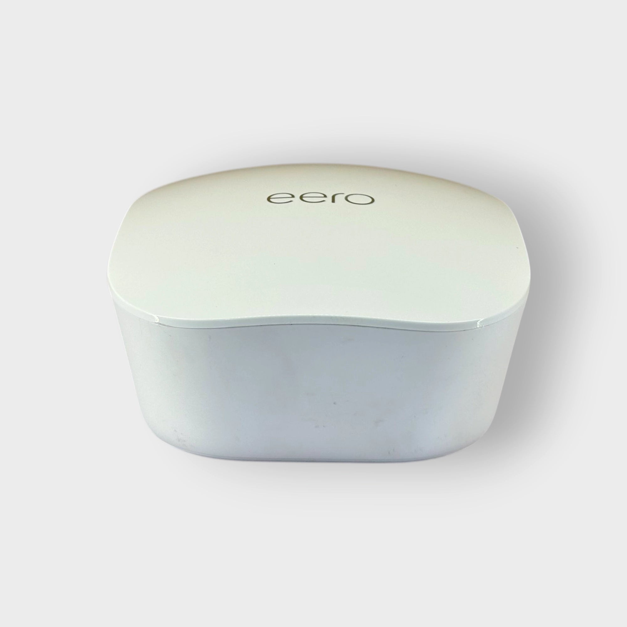 Eero 5 Mesh Wi-Fi System (3-Pack, Renewed) – Fast & Reliable Coverage up to 4,500 sq. ft.