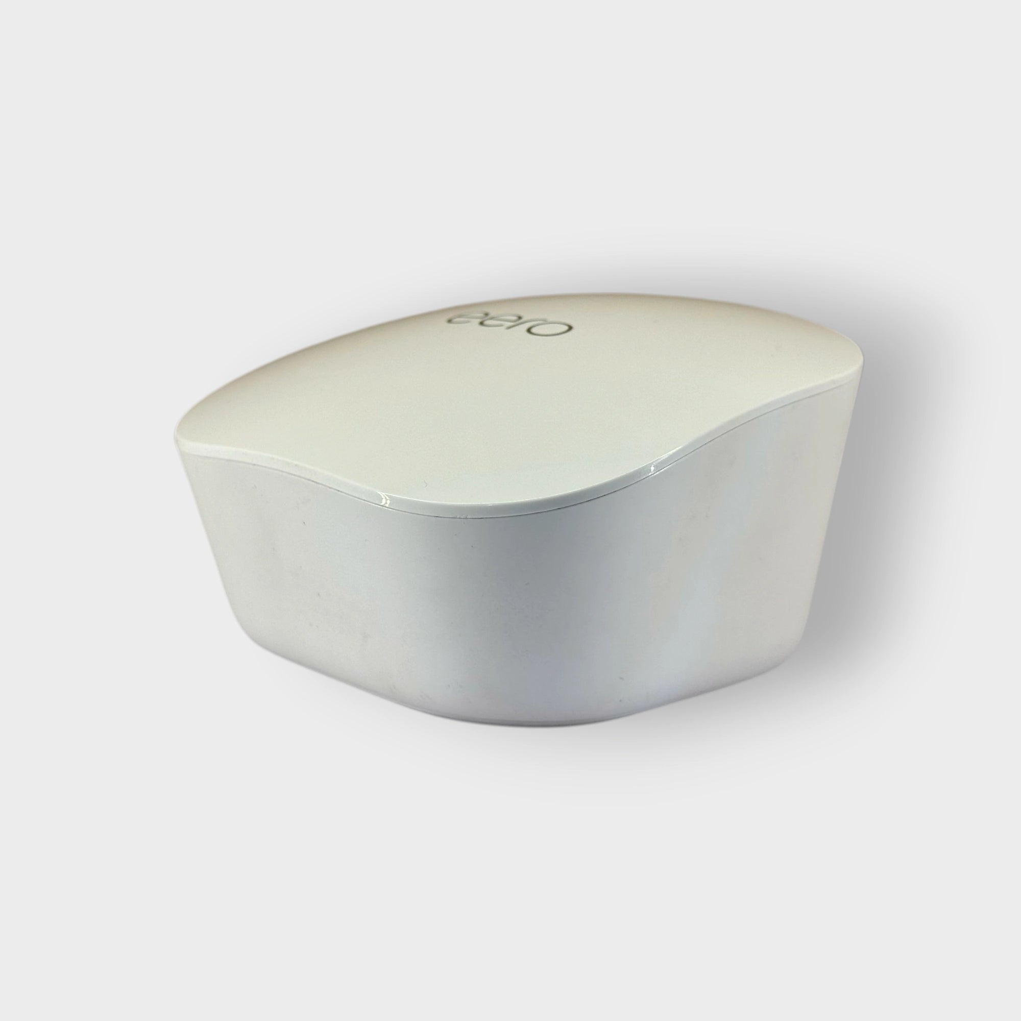 Eero 5 Mesh Wi-Fi System (3-Pack, Renewed) – Fast & Reliable Coverage up to 4,500 sq. ft.